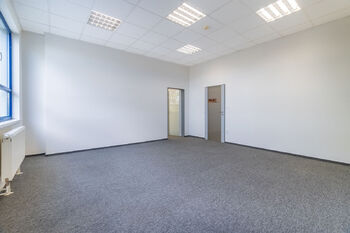 Pronájem kancelářských prostor 107 m², Tuchoměřice