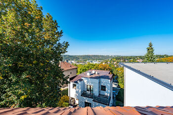 výhled z podkroví domu  - Pronájem domu 91 m², Praha 4 - Modřany