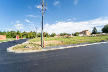 Prodej pozemku 911 m², Týnec nad Labem