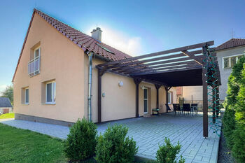 Dům s pergolou - Prodej domu 170 m², Čáslavsko