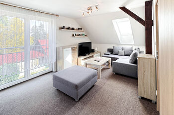 Obývací pokoj v patře - Prodej domu 170 m², Čáslavsko