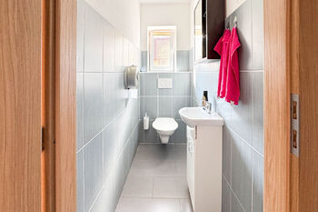 Samostatné WC v přízemí - Prodej domu 170 m², Čáslavsko