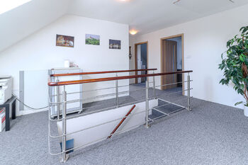 Chodba v patře - Prodej domu 170 m², Čáslavsko