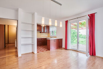 Kuchyně s jídelnou - Prodej domu 206 m², Chýnice