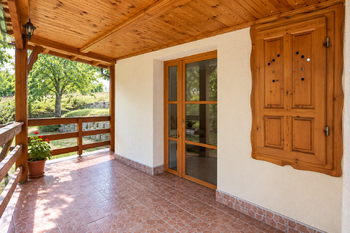 velka - veranda a vstup - Prodej chaty / chalupy 145 m², Pincehely