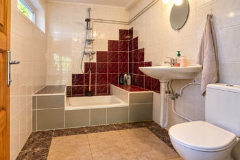 velka - koupelna - Prodej chaty / chalupy 145 m², Pincehely