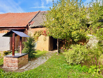 Zahrada se studnou - Prodej domu 85 m², Želeč