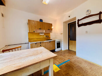 Kuchyně orientovaná do dvora - Prodej domu 85 m², Želeč
