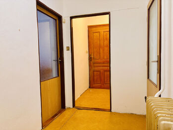 Chodba vnitřní, pohled na vstup - Prodej domu 85 m², Želeč