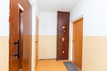 Vchod do bytu - Prodej bytu 3+1 v osobním vlastnictví 70 m², Litoměřice
