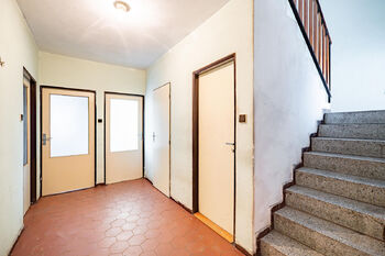 Chodba/hala. - Prodej domu 135 m², Pištín