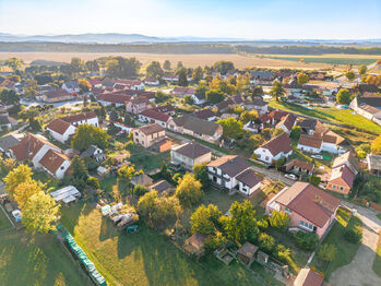 Pohled na dům z dronu. - Prodej domu 135 m², Pištín
