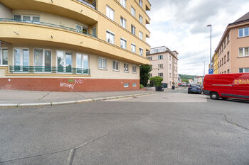 Pronájem garážového stání, Praha 8 - Libeň