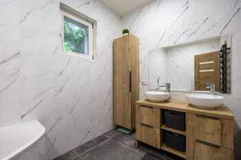 Koupelna s vanou  - Prodej domu 210 m², Most