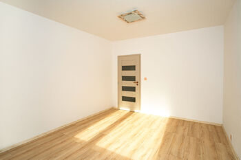pokoj 2 - Prodej bytu 3+1 v osobním vlastnictví 81 m², Teplice
