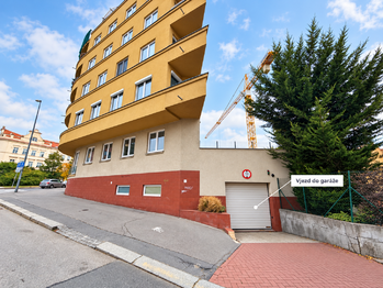 Pronájem garážového stání, Praha 8 - Libeň