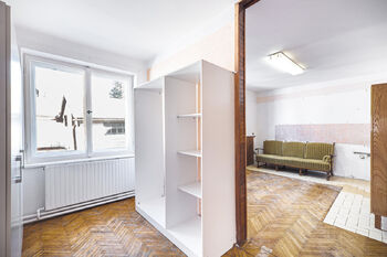Pohled do OP (vrchní byt). - Prodej domu 135 m², Černovice