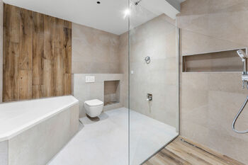 koupelna v patře - Prodej domu 151 m², Kly