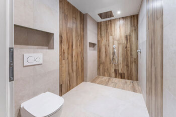 koupelna v přízemí - Prodej domu 151 m², Kly