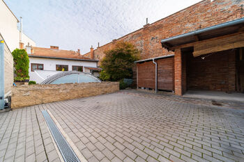 parkování - Prodej domu 220 m², Brno