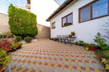 dvorek - Prodej domu 220 m², Brno