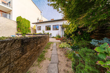 dvorek - Prodej domu 220 m², Brno