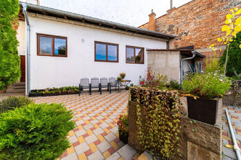 dvorek - Prodej domu 220 m², Brno