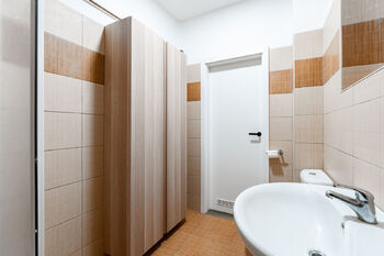 Koupelna - Pronájem bytu 2+kk v osobním vlastnictví 45 m², Praha 3 - Žižkov