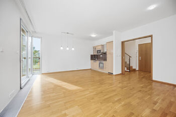 Obývací pokoj s kk - Prodej bytu 3+kk v osobním vlastnictví 83 m², Praha 10 - Vinohrady
