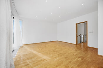 Horní ložnice - Prodej bytu 3+kk v osobním vlastnictví 83 m², Praha 10 - Vinohrady