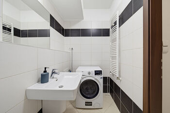 Prodej bytu 1+kk v osobním vlastnictví 27 m², Praha 9 - Střížkov