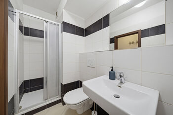 Prodej bytu 1+kk v osobním vlastnictví 27 m², Praha 9 - Střížkov