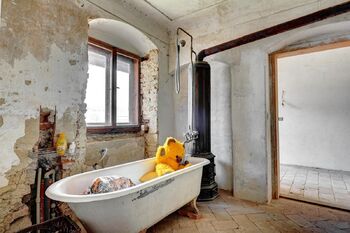 koupelna 2 NP - Prodej domu 1200 m², Lomnice