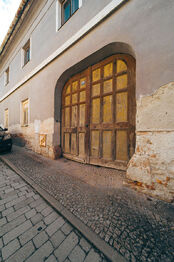vjezd do domu z ulice - Prodej domu 1200 m², Lomnice