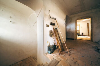 vstup do 2 NP - Prodej domu 1200 m², Lomnice