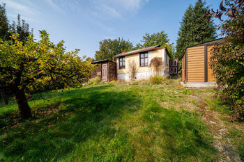 Prodej pozemku 807 m², Lom