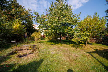 Prodej pozemku 807 m², Lom