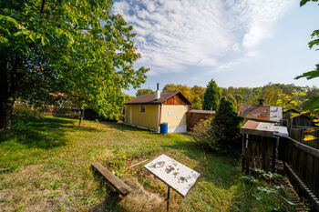 Prodej pozemku 807 m², Lom
