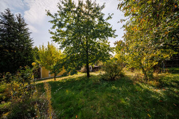 Prodej pozemku 807 m², Lom