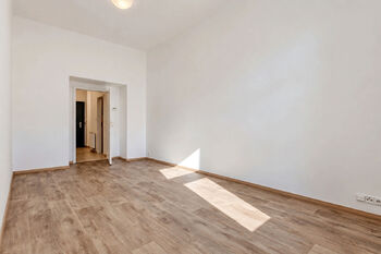 Obývací pokoj - Prodej bytu 1+kk v osobním vlastnictví 31 m², Praha 6 - Dejvice