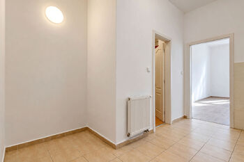 Chodba - Prodej bytu 1+kk v osobním vlastnictví 31 m², Praha 6 - Dejvice