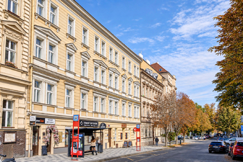 Pohled na dům - Prodej bytu 1+kk v osobním vlastnictví 31 m², Praha 6 - Dejvice 