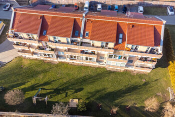 Společná zahrada - Prodej bytu 4+1 v osobním vlastnictví 100 m², Praha 9 - Horní Počernice