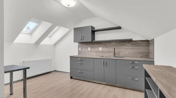 Prodej domu 416 m², Nižbor