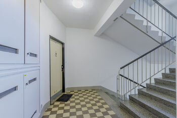 Vstup do bytu - Prodej bytu 3+1 v osobním vlastnictví 87 m², Praha 3 - Žižkov