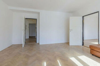 Obývací pokoj - Prodej bytu 3+1 v osobním vlastnictví 87 m², Praha 3 - Žižkov