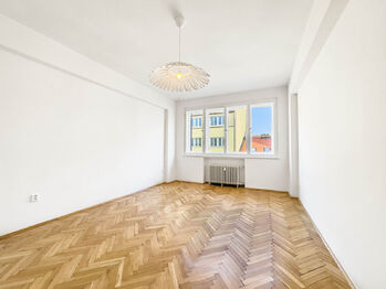 Obývací pokoj - Pronájem bytu 1+kk v osobním vlastnictví 27 m², Praha 2 - Nové Město 