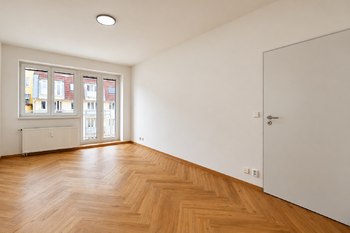 Obývací pokoj - Pronájem bytu 2+kk v osobním vlastnictví 38 m², Praha 9 - Kyje