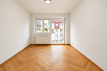 Obývací pokoj - Pronájem bytu 2+kk v osobním vlastnictví 38 m², Praha 9 - Kyje