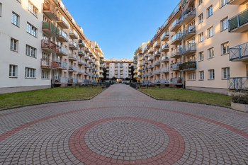 Vnitroblok - Pronájem bytu 2+kk v osobním vlastnictví 38 m², Praha 9 - Kyje